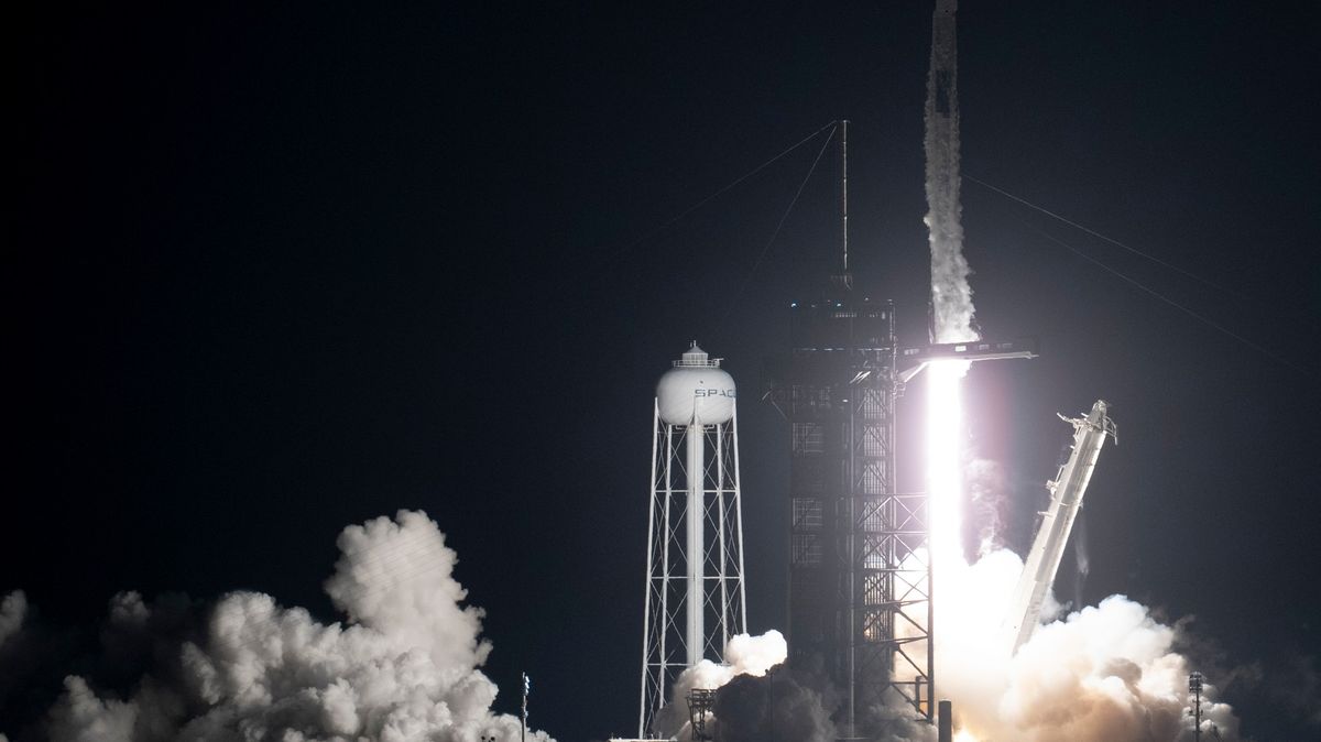 Raketa od SpaceX odstartovala z Floridy, na ISS veze čtyři astronauty